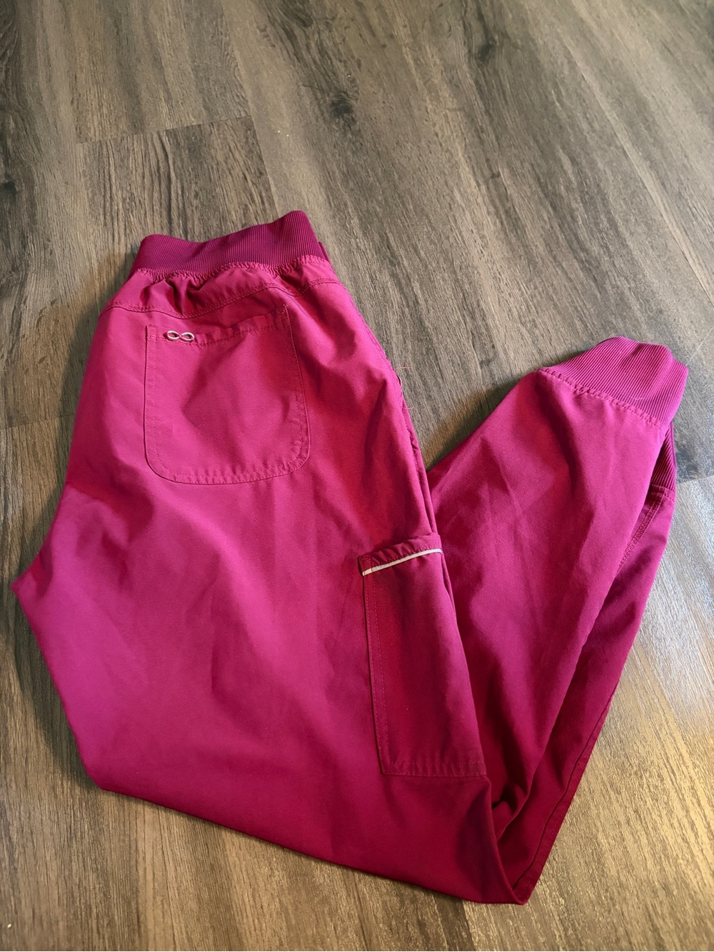 Cherokee Infinity Women's Mid-Rise Tapered Leg Jogger Scrub Pants size M